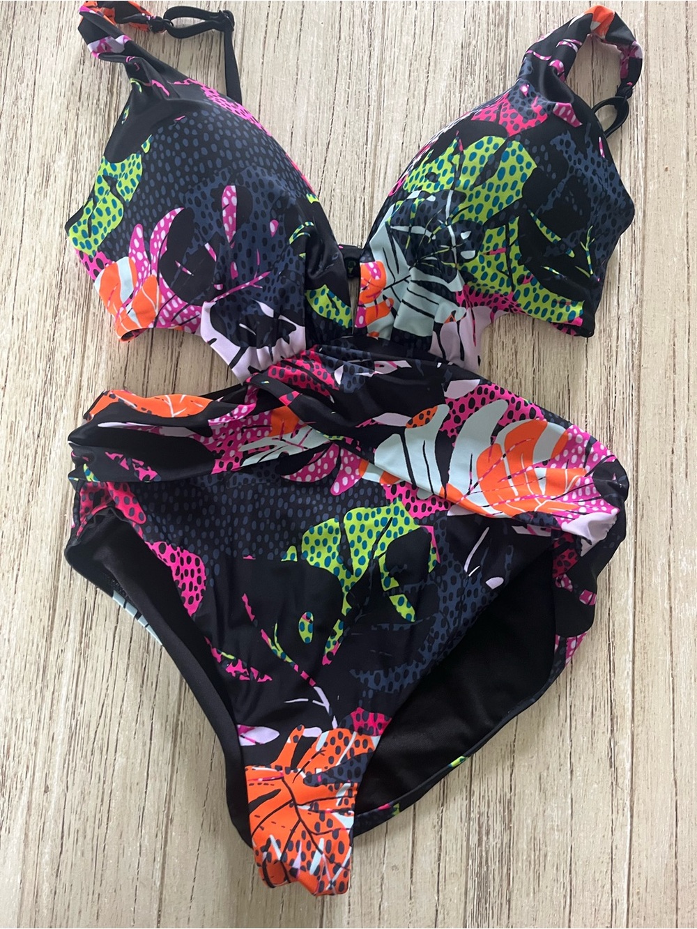 Bar III, Palm Prowl Cross Front Monokini Swimsuit, Size Large, EUC - Picture 5 of 12